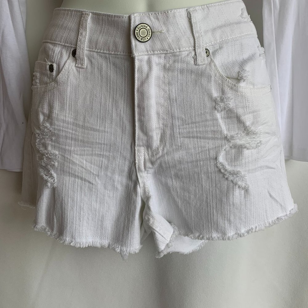 Eunina white distressed cutoff sz 29 midrise short